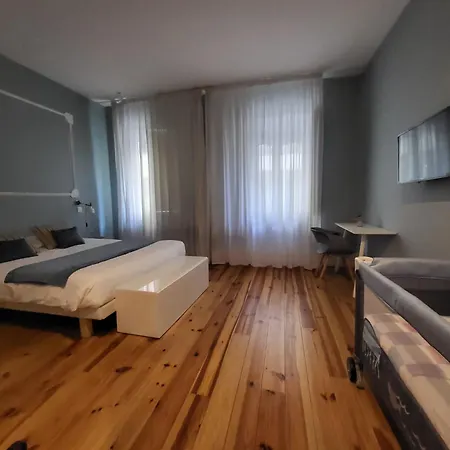 Godinho's House 4*
