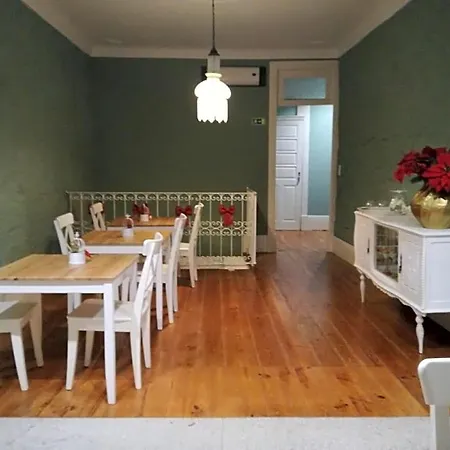 Alojamento de Acomodação e Pequeno-almoço Godinho's House